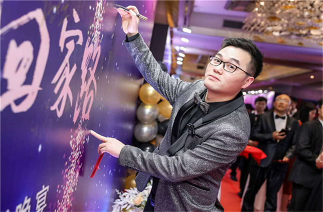 【高光“疫”事】勇敢逆行的特殊“网约车”——PG90后，用信念打通生命运输线